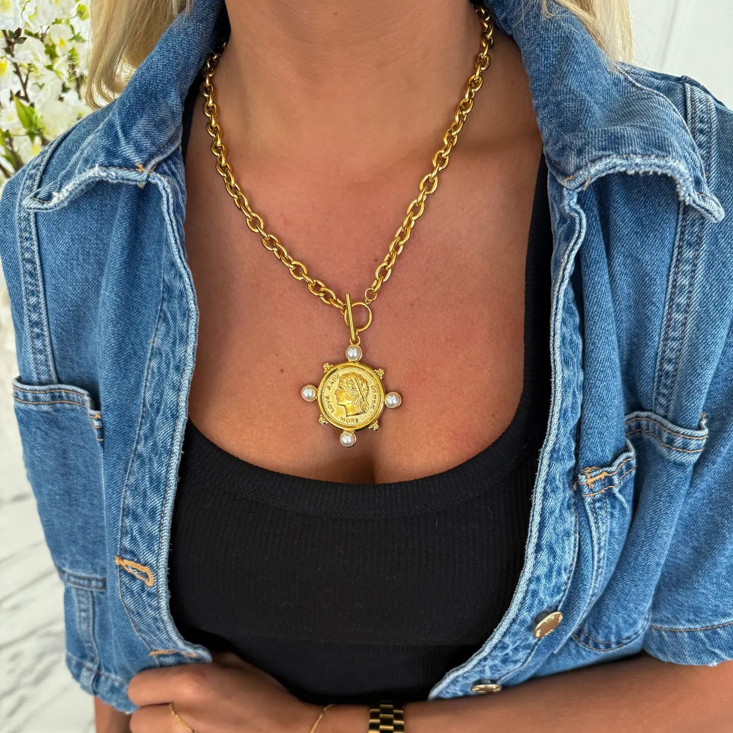 Chansuttpearls Pearl Coin Necklace featuring lustrous pearls and coin-shaped pendants on a delicate chain