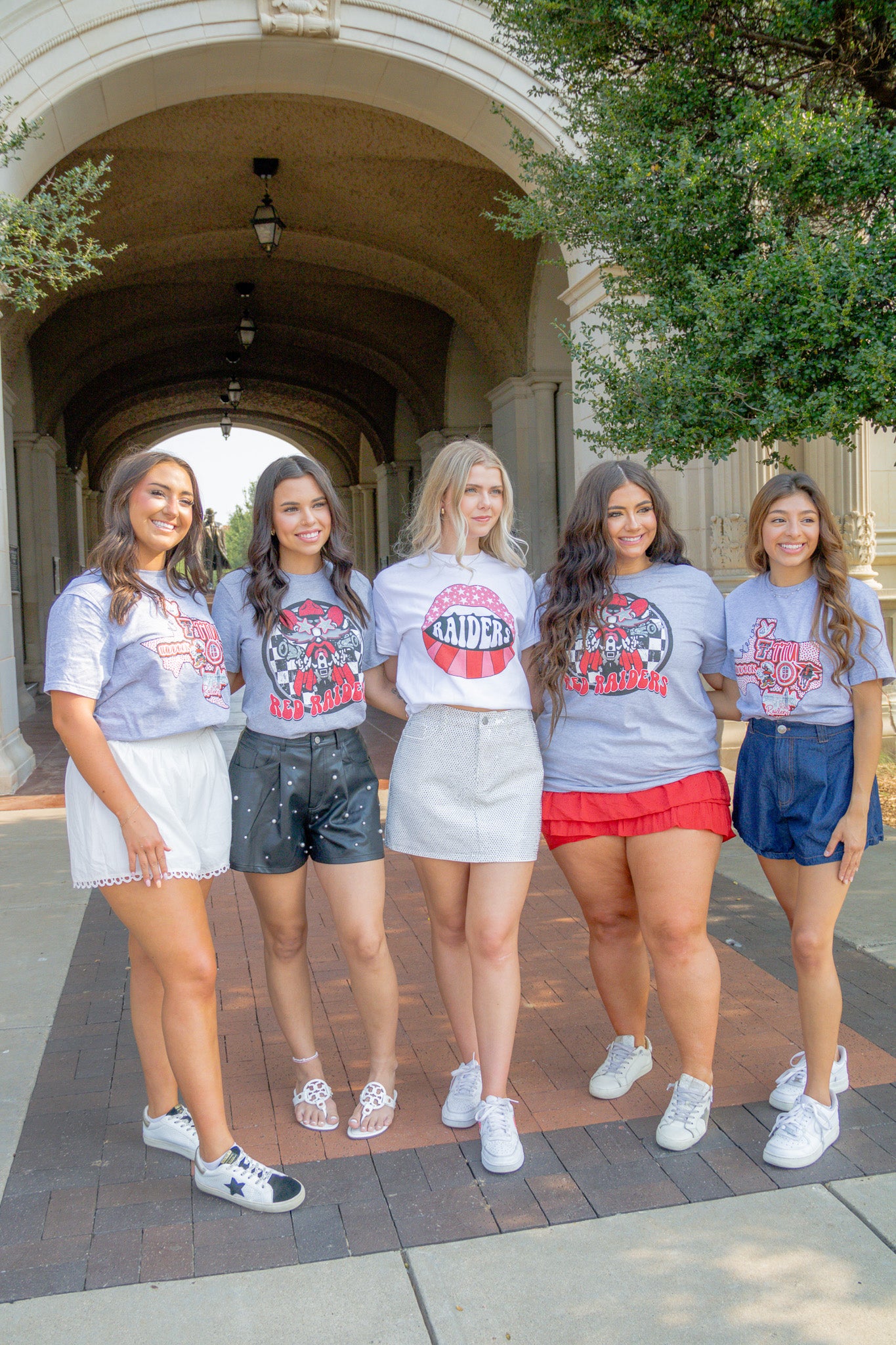 Raider Red, Guns Up Tee