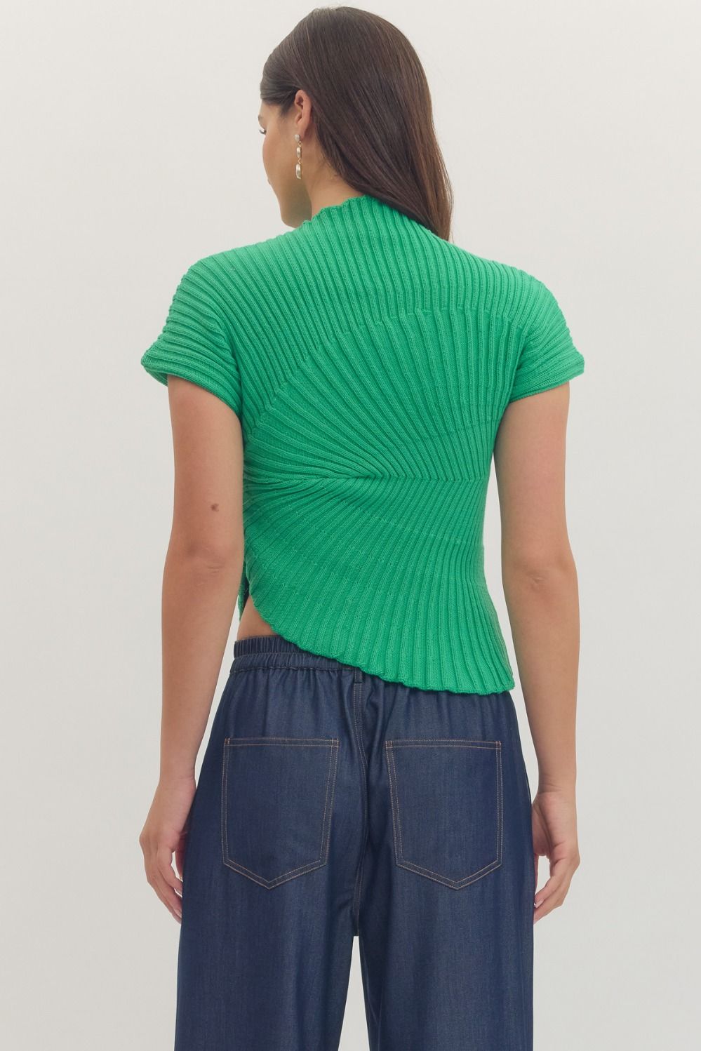 Entro Seaside Sculpt sweater top in soft knit fabric, featuring a relaxed fit and seaside-inspired design.