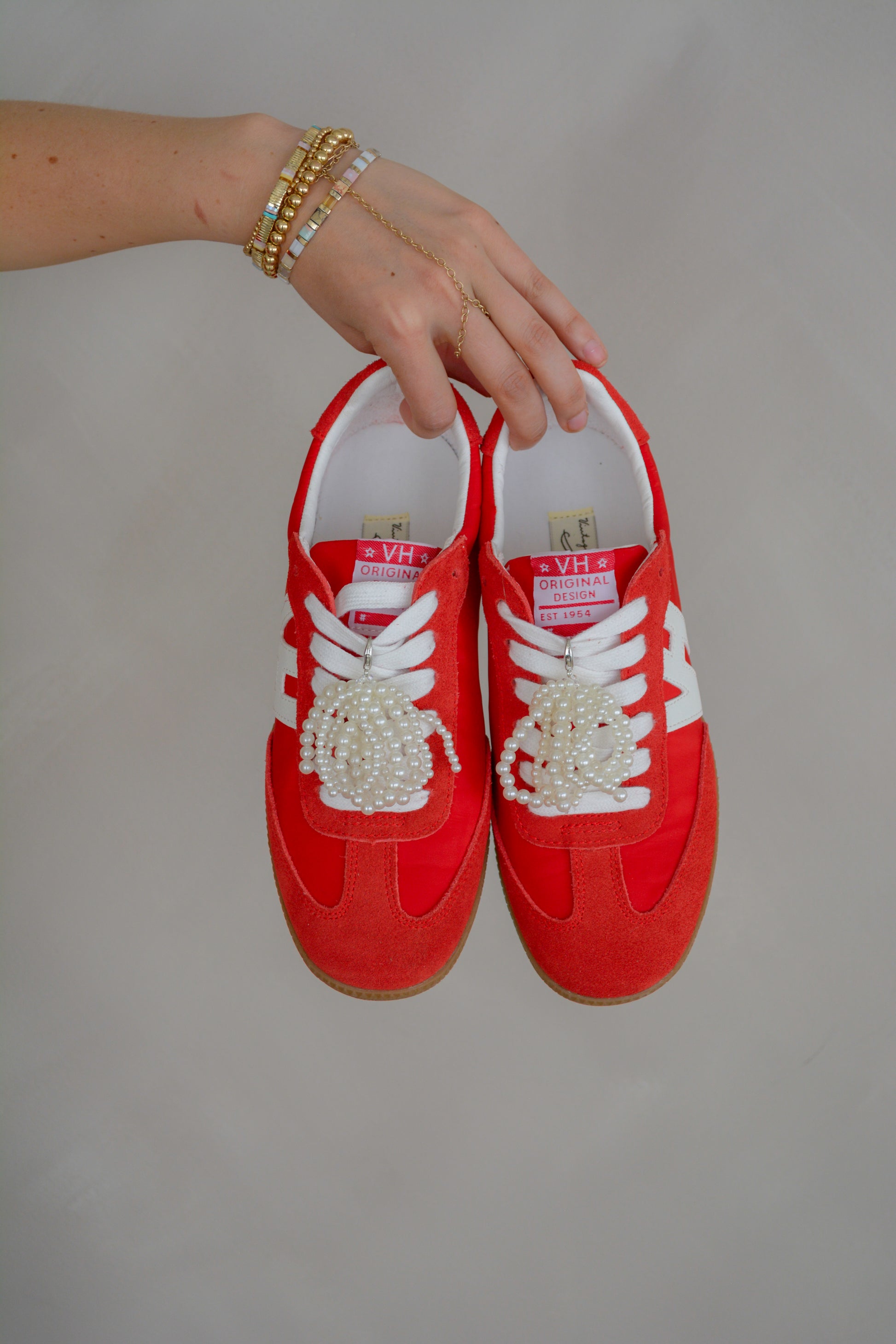 Vintage Havanna Nadia Sneakers with retro-inspired design, white laces, and stylish canvas material.