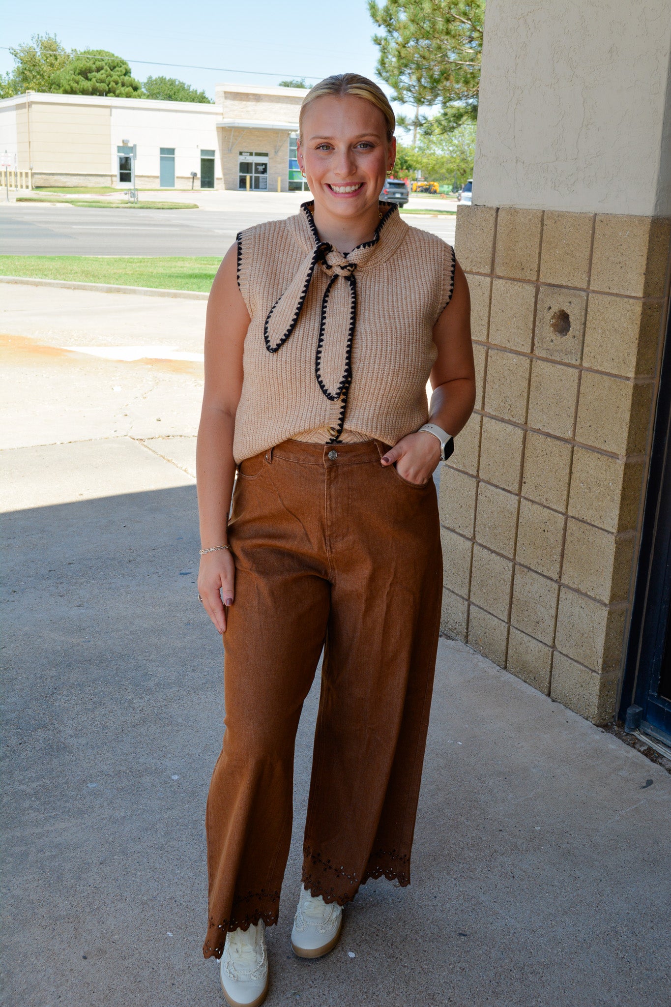 Falling Petals Jeans - BROWN