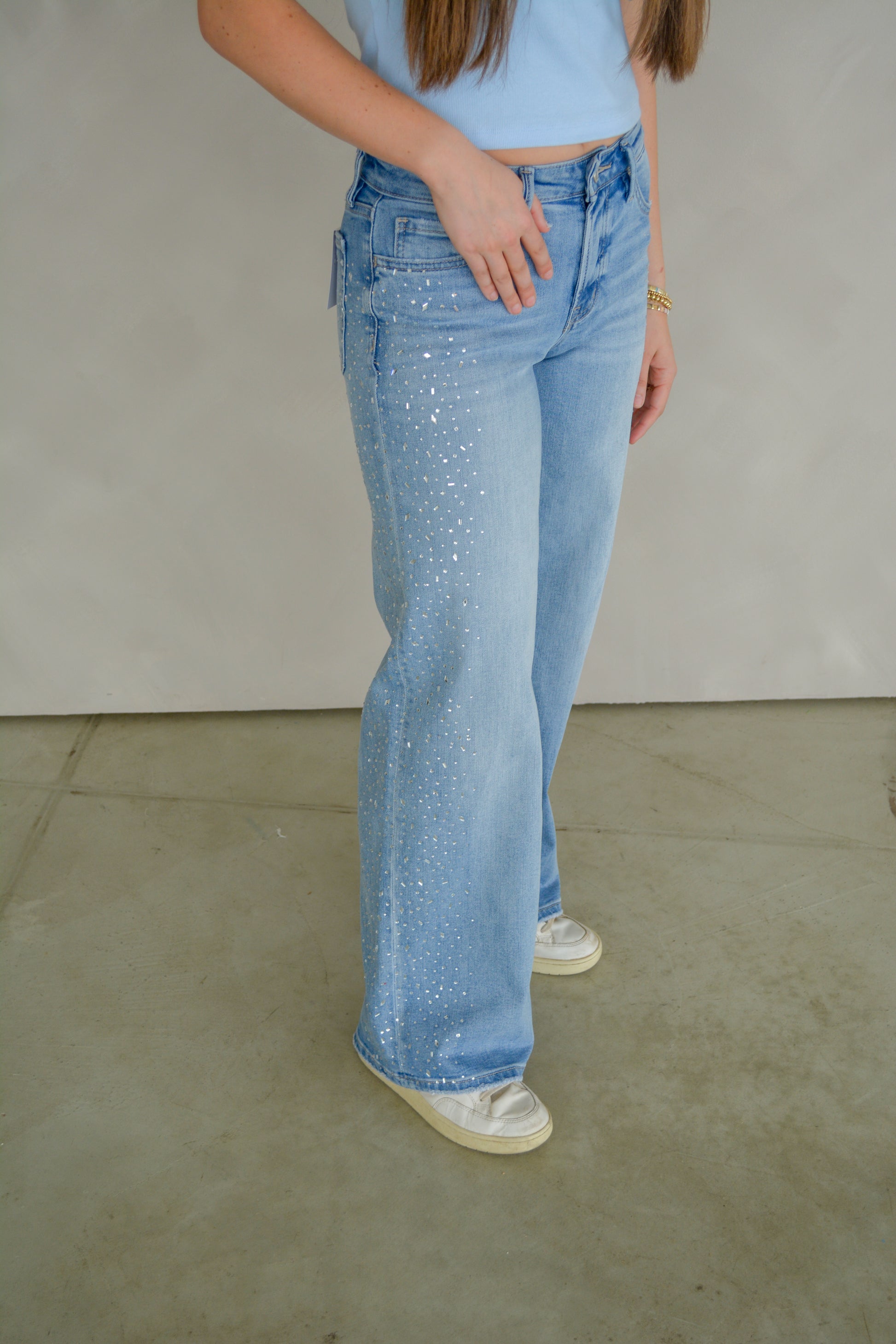 Vervet Glam wide-legged jeans shown on a model, featuring a high waist and relaxed fit with classic denim styling.