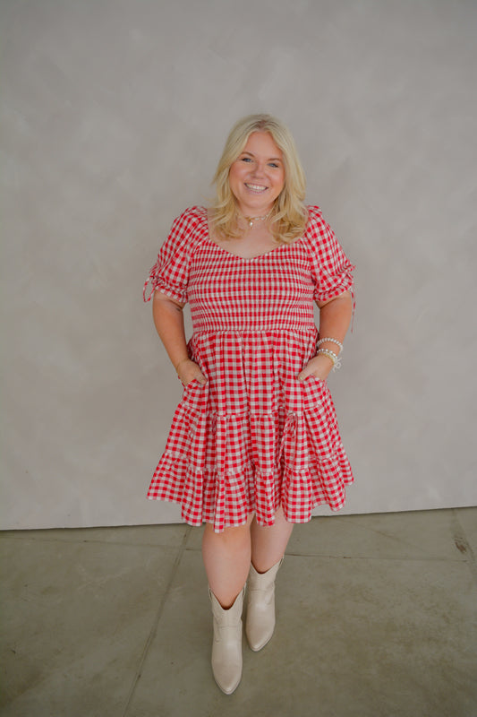 Bright pink Sweetheart Darling Dress by Oddi for curvy figures, featuring a fitted bodice and flared skirt.