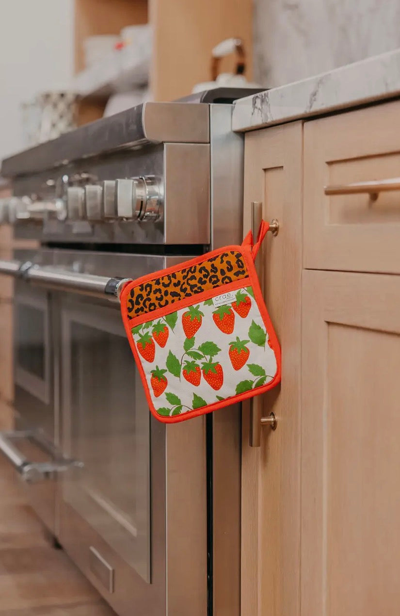 Crae.home pot pads set with colorful, heat-resistant silicone placemats on a wooden table for kitchen use