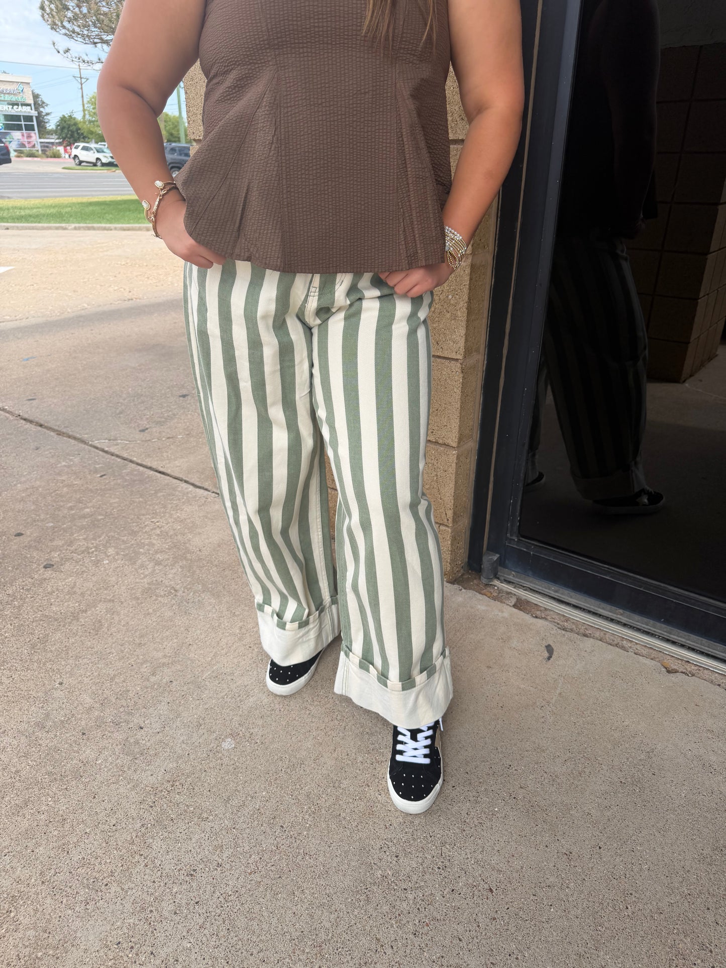 Sagebrush Stroll Barrel Jeans